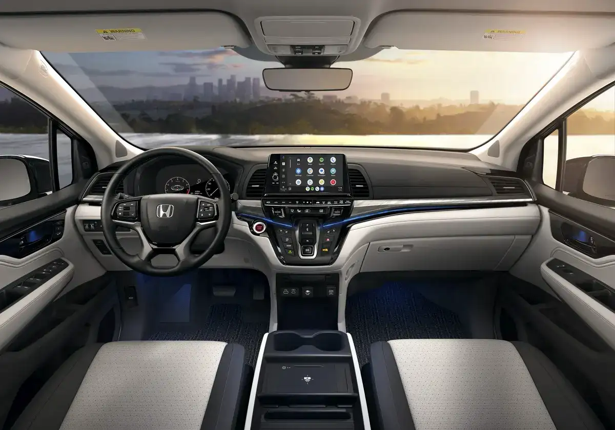 Honda Odyssey Interior view of the front and media center
