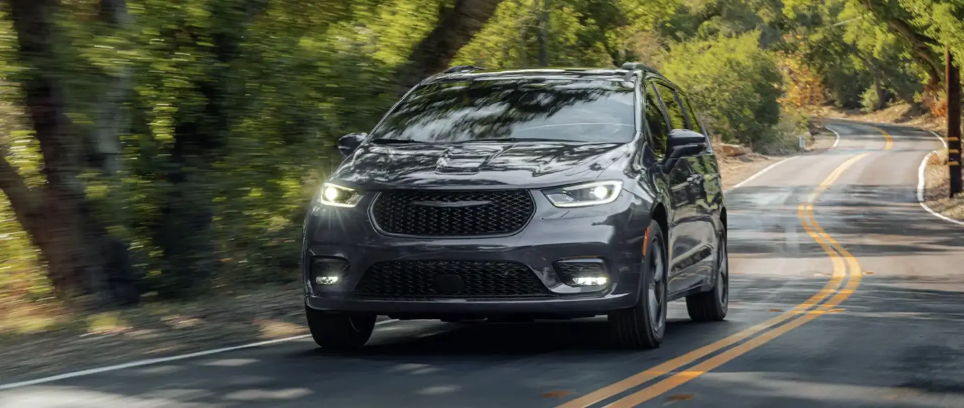 The 2026 Chrysler Pacifica in Diamond Black Crystal Pearl