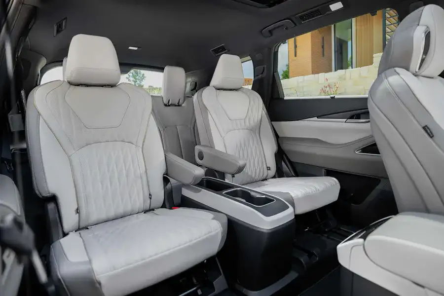 2027 INFINITI QX60 Passenger area