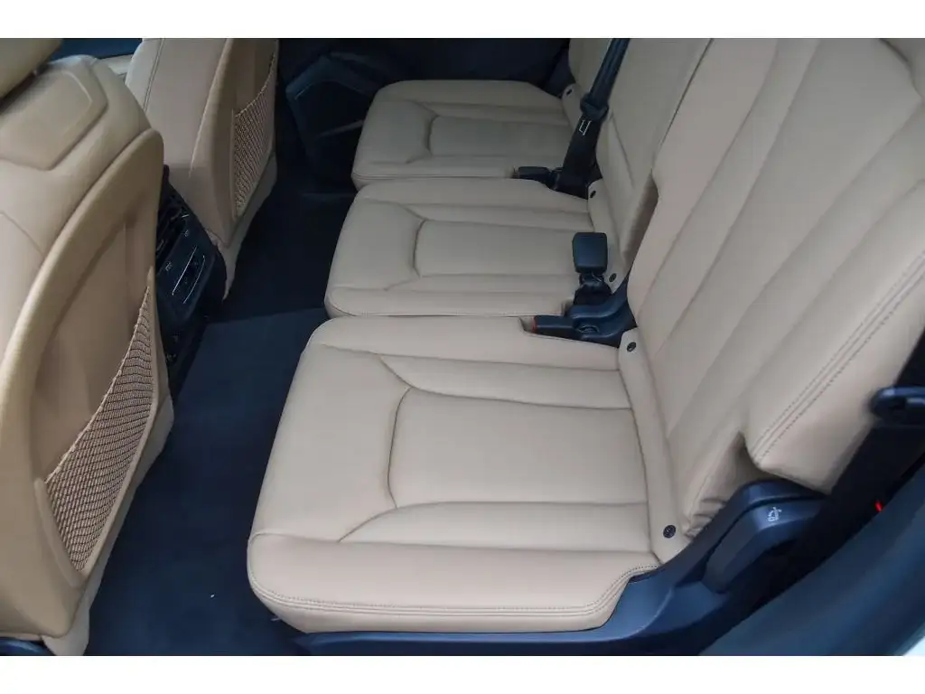 2026 Audi Q7 interior