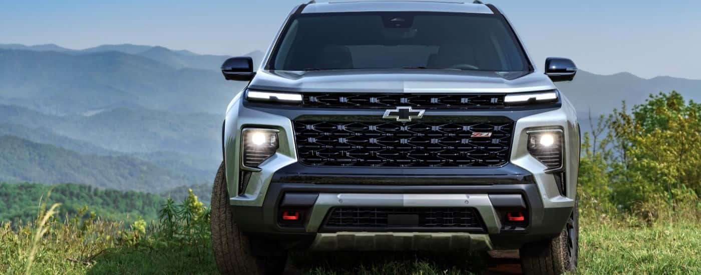 Front grille on a silver 2024 Chevy Traverse Z71