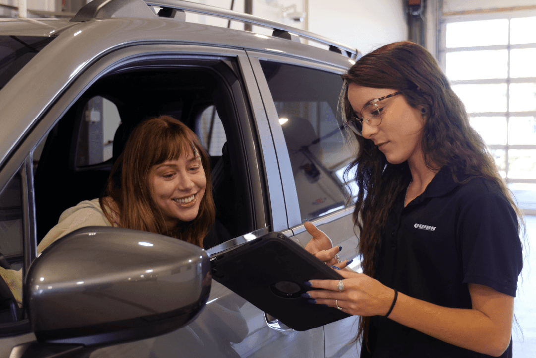 Quirk service staff helping customer