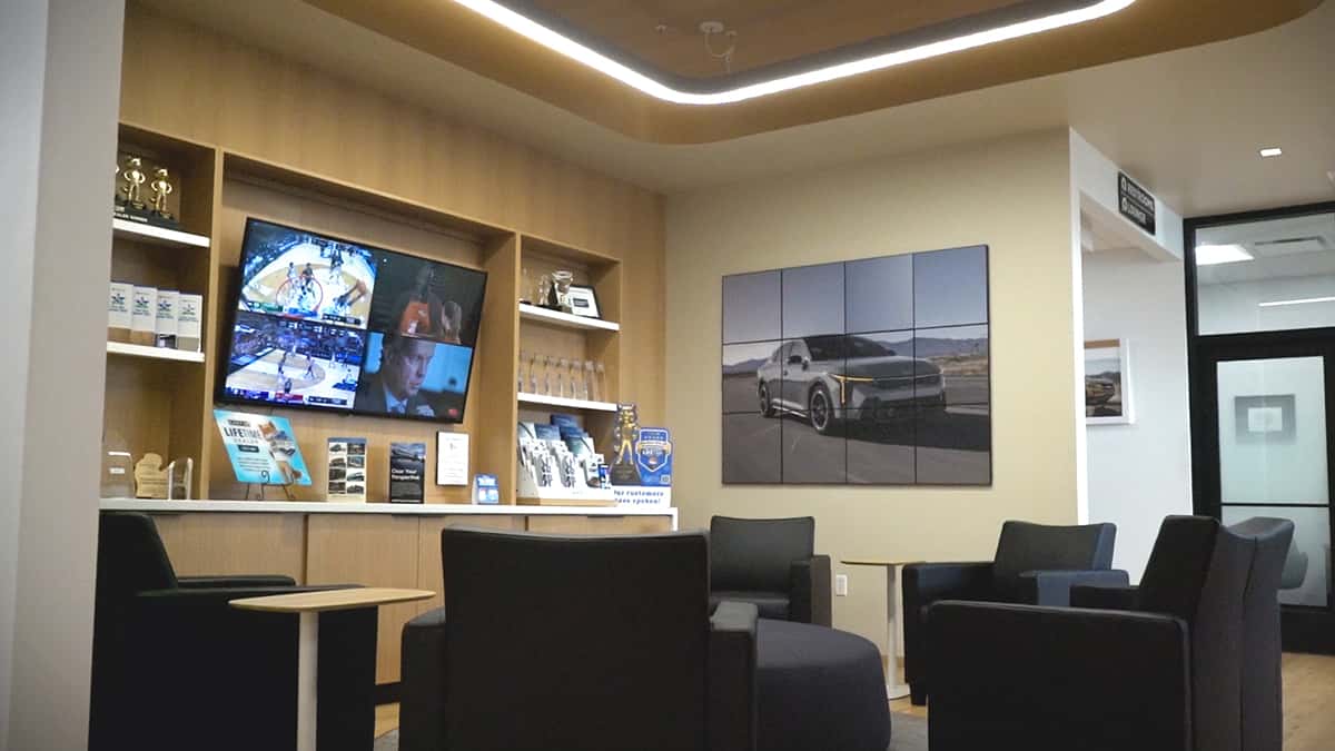 Seelye Kia Main Lounge