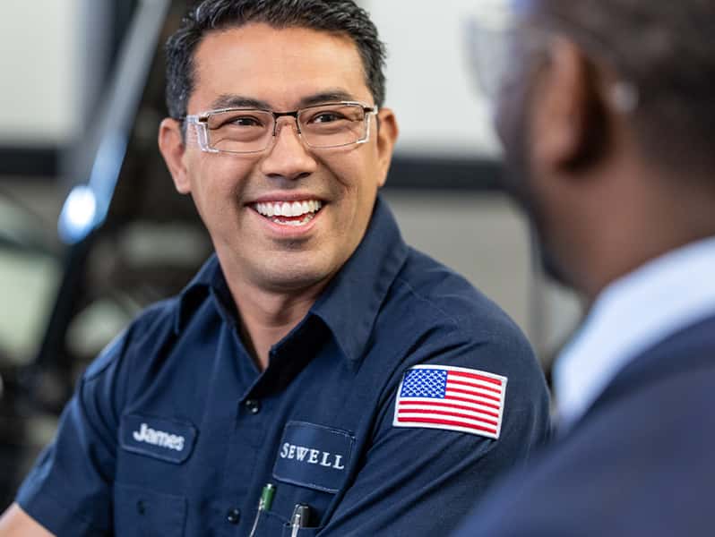 Sewell technician speaking with a Sewell associate.