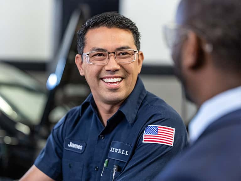 Sewell technician speaking with a Sewell associate.