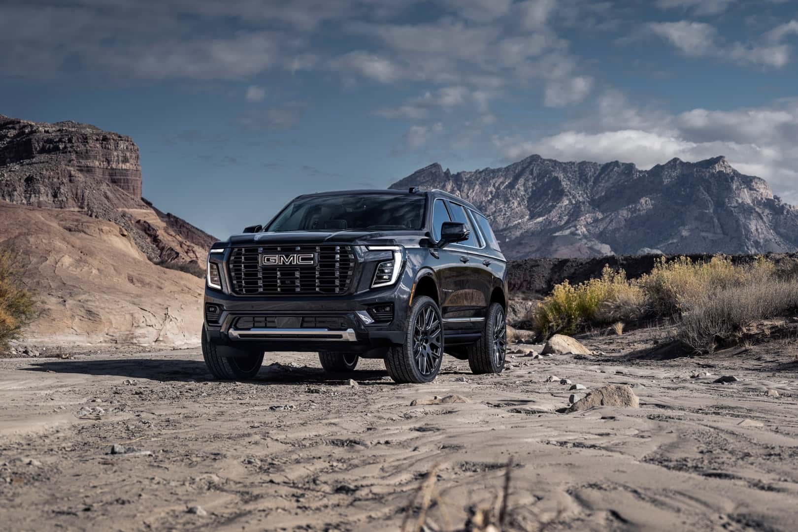 2025 GMC Yukon Denali Ultimate Front Profile
