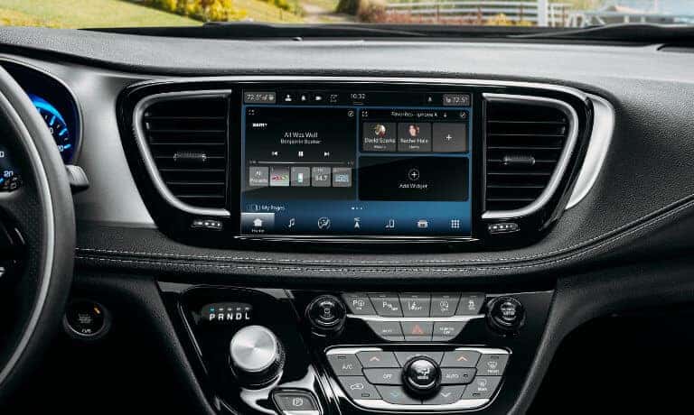 2024 Chrysler Pacifica Hybrid Interior Infotainment System