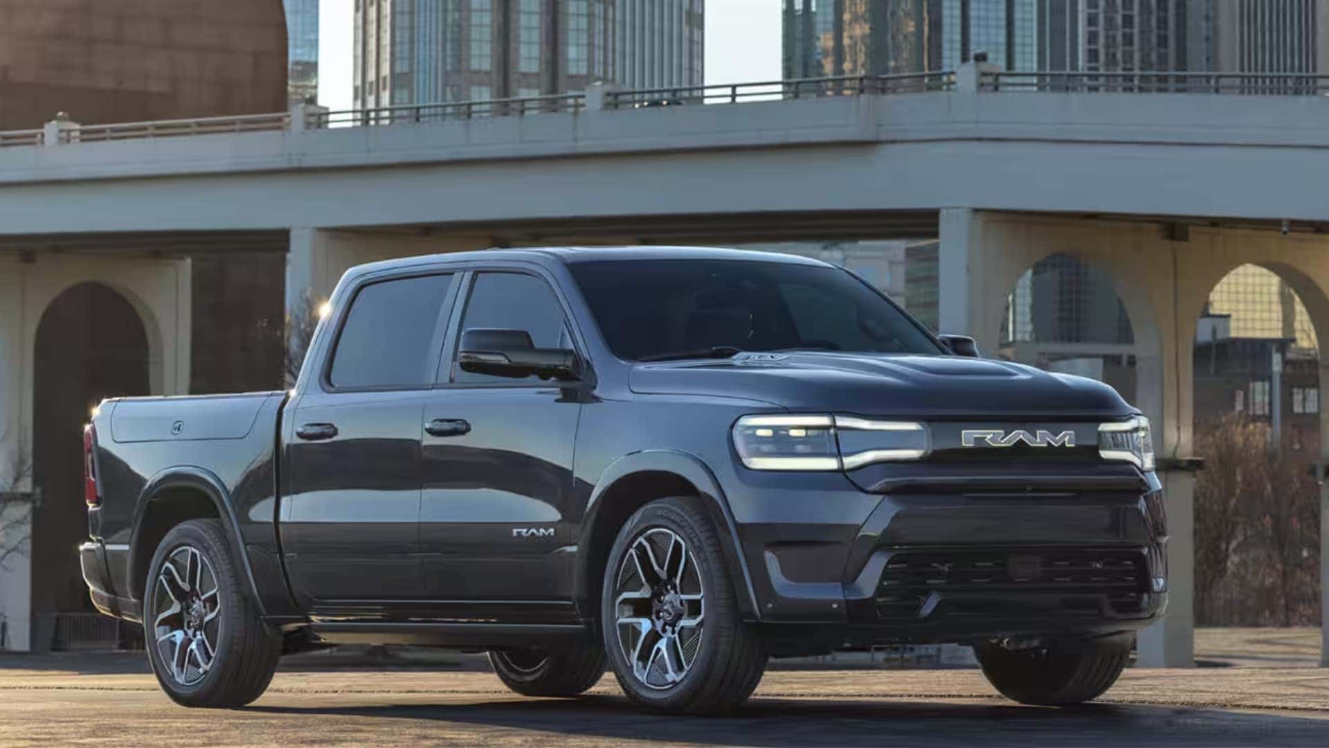 2025 RAM 1500 REV