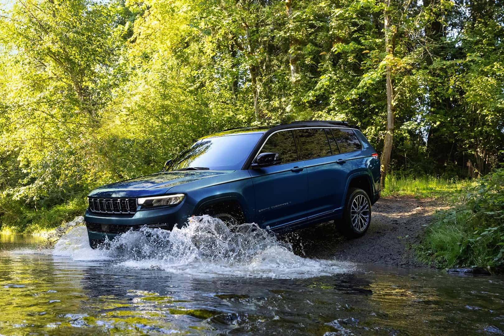 grand cherokee driving through water