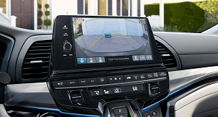 Rearview Camera with Dynamic Guidelines