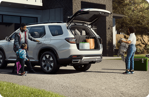 Hands-free power tailgate