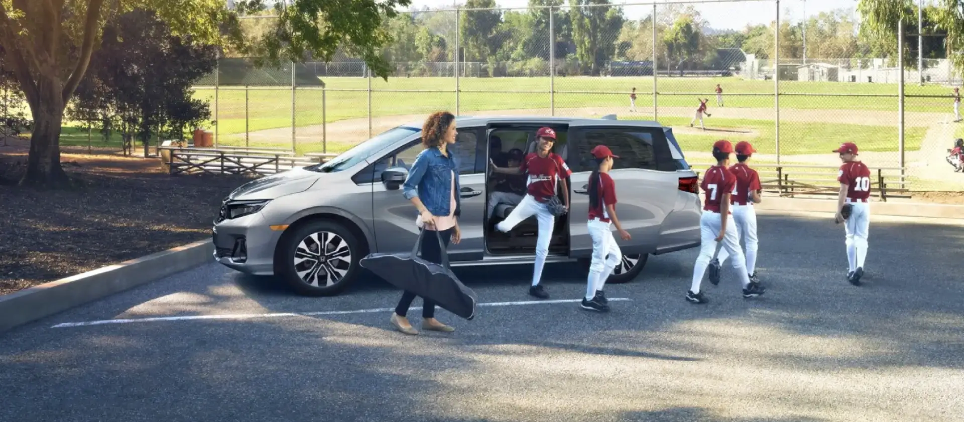 Honda Odyssey Power sliding doors open wide to allow for easier entry and cargo loading. Plus, they can be easily operated with your key fob from up to 50 feet away