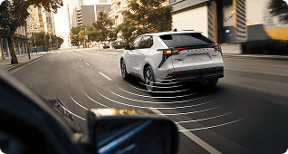 DriverFocus® Distraction Mitigation 
System and Front Cross-Traffic Alert