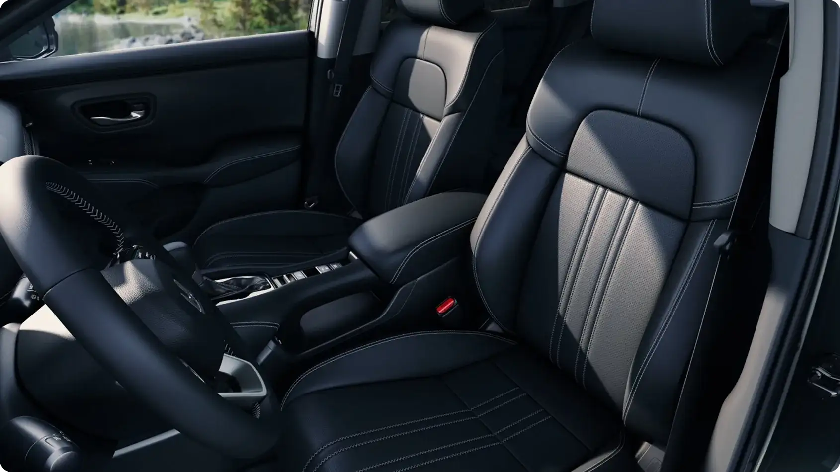 Body-stabilizing front seats with lumbar and side support in the 2027 Honda HR-V