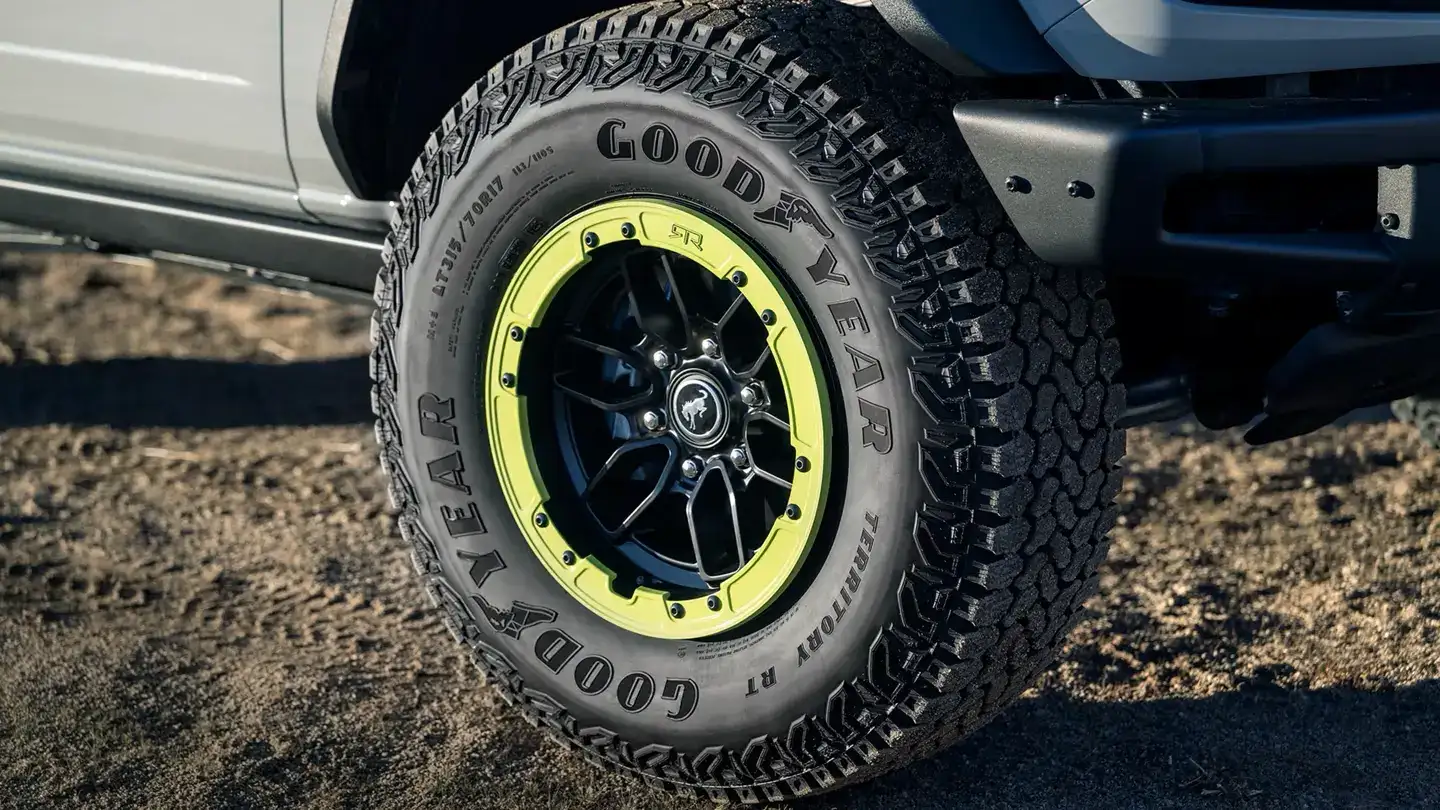 2026 Jeep Wrangler vs Ford Bronco