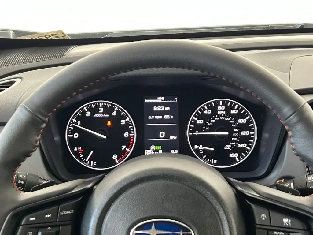 Subaru Crosstrek, driver gauge cluster and sport steering wheel, photo 12 of 14