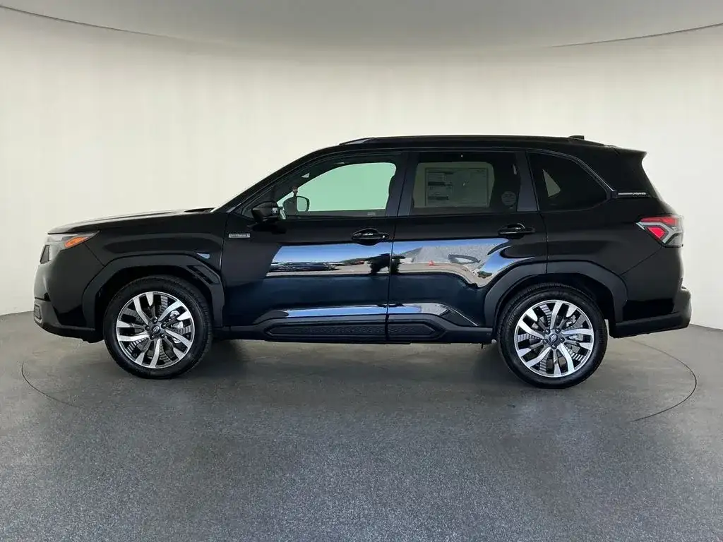 Subaru Forester in black, close view of the alloy wheel, photo 6 of 12