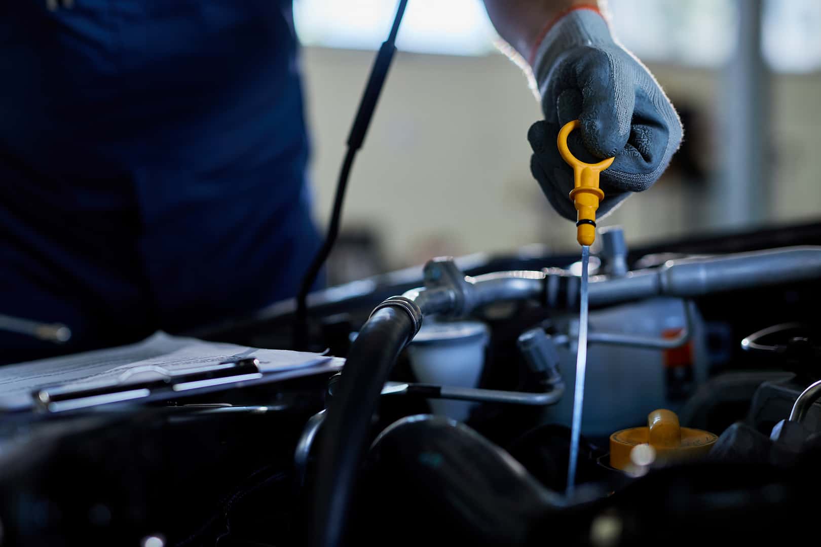 repairman_checking_car_oil