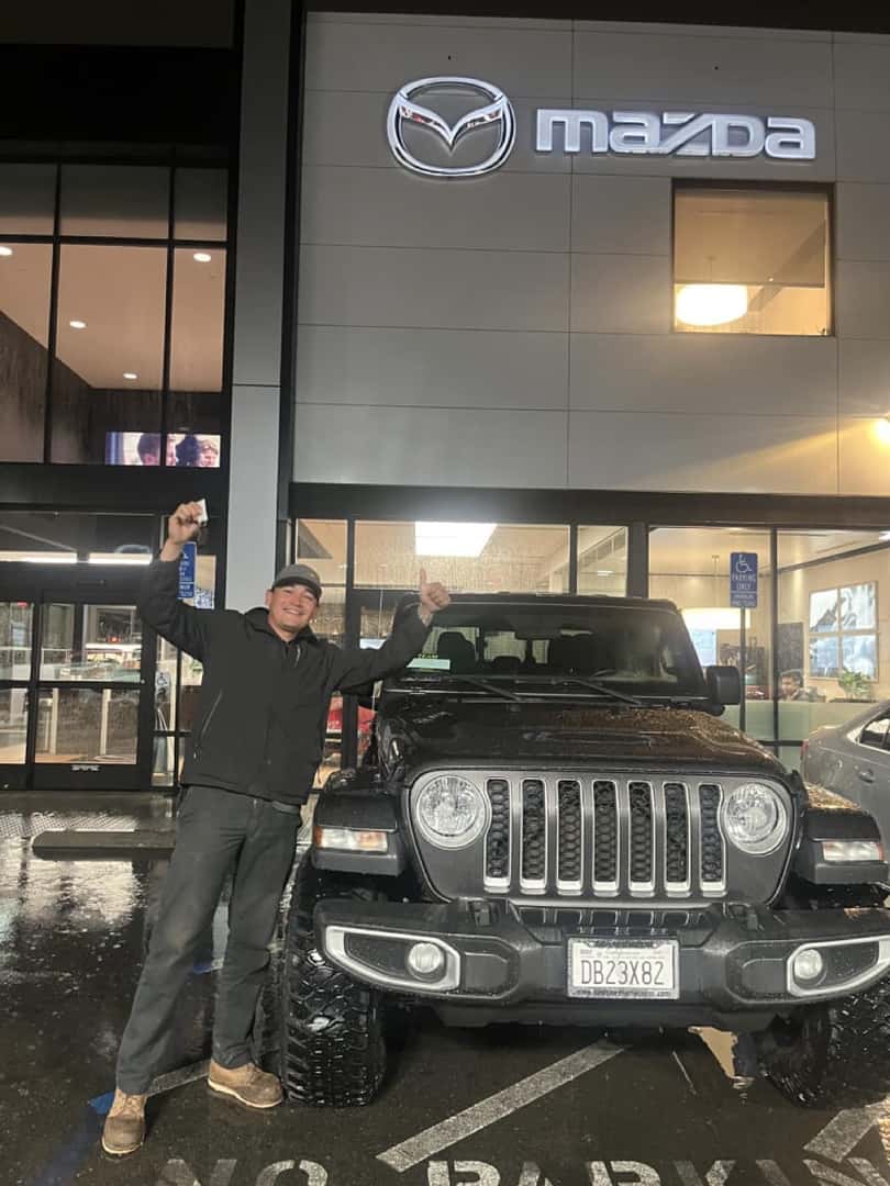 custoemr with black jeep
