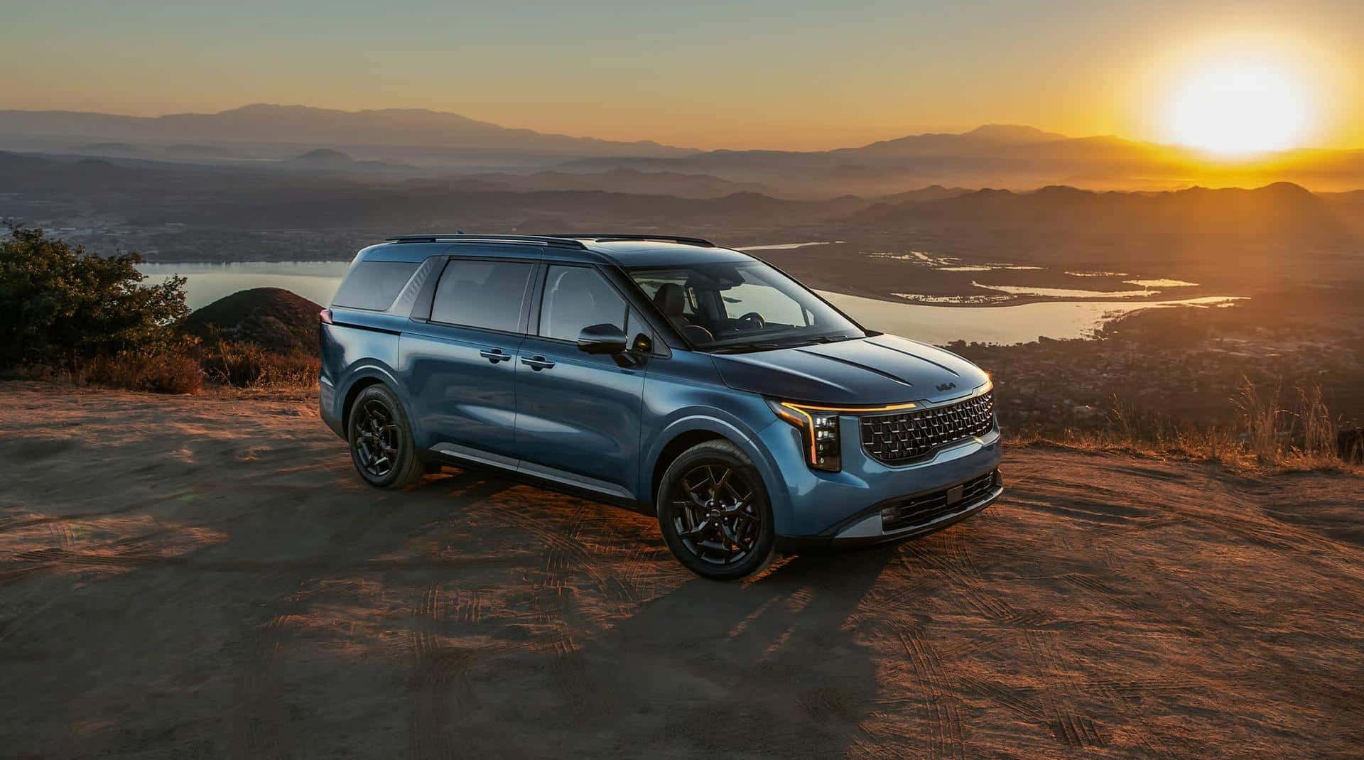 A dynamic image of the 2026 Kia Carnival.