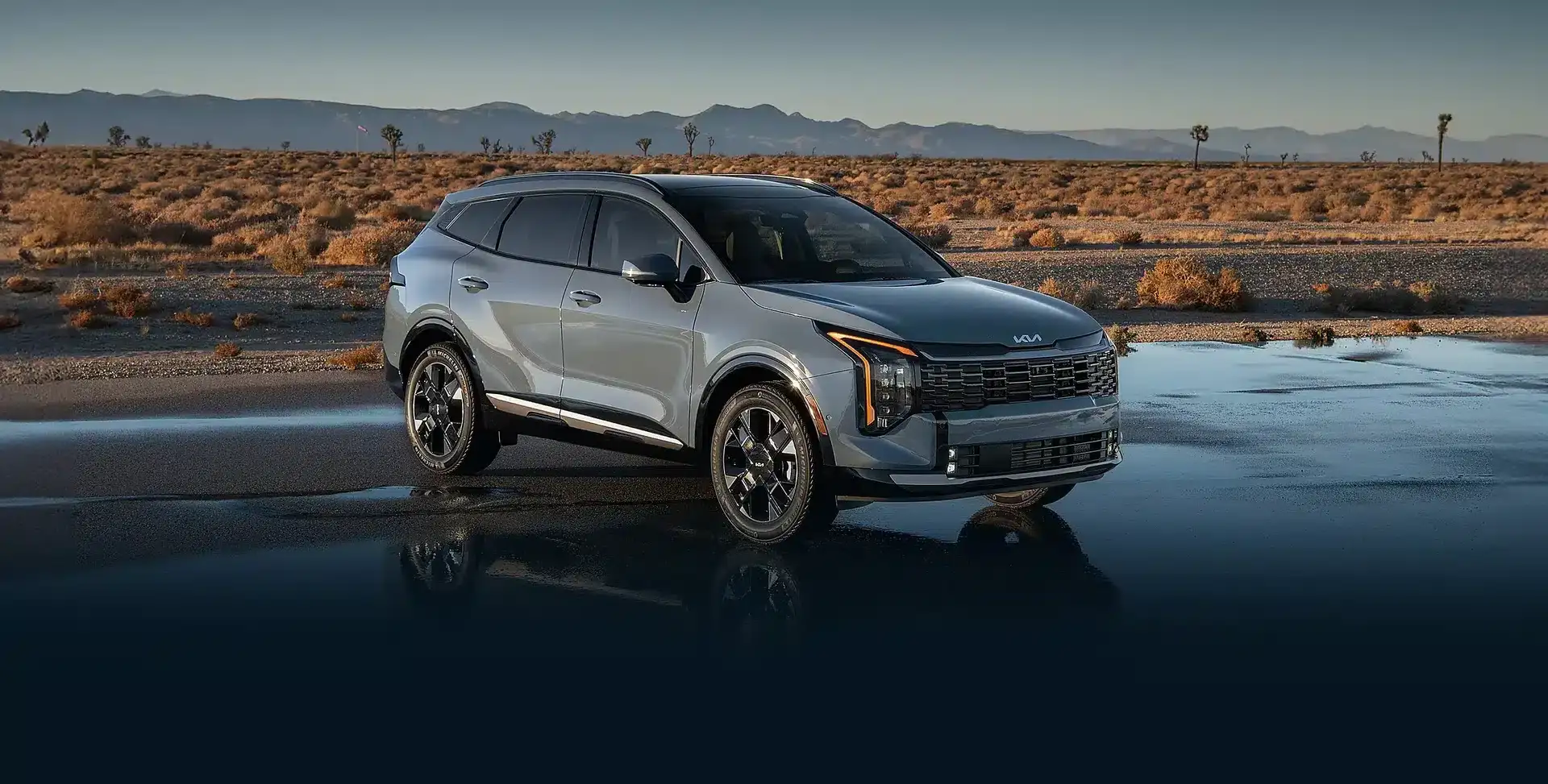 A dynamic image of the 2026 Kia Sportage Hybrid.
