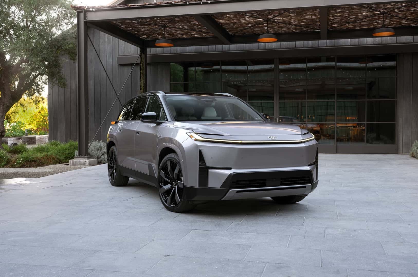 2027 Toyota Highlander Limited Spellbound Tone Front Profile View