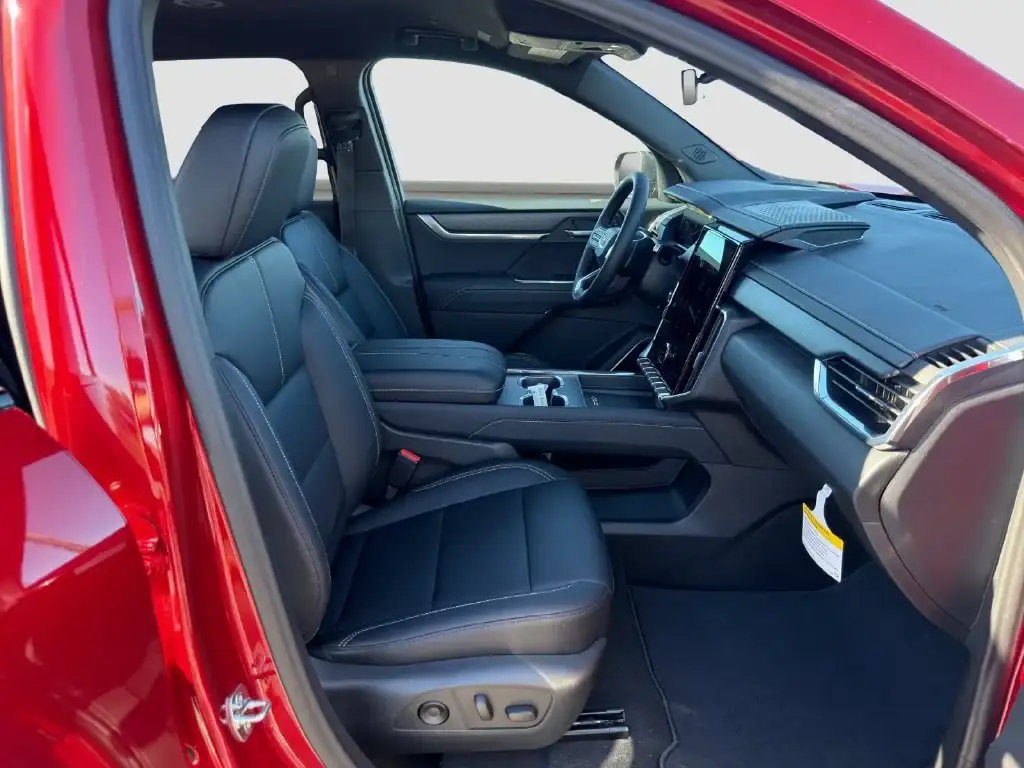 Cabin Layout and Cargo Versatility