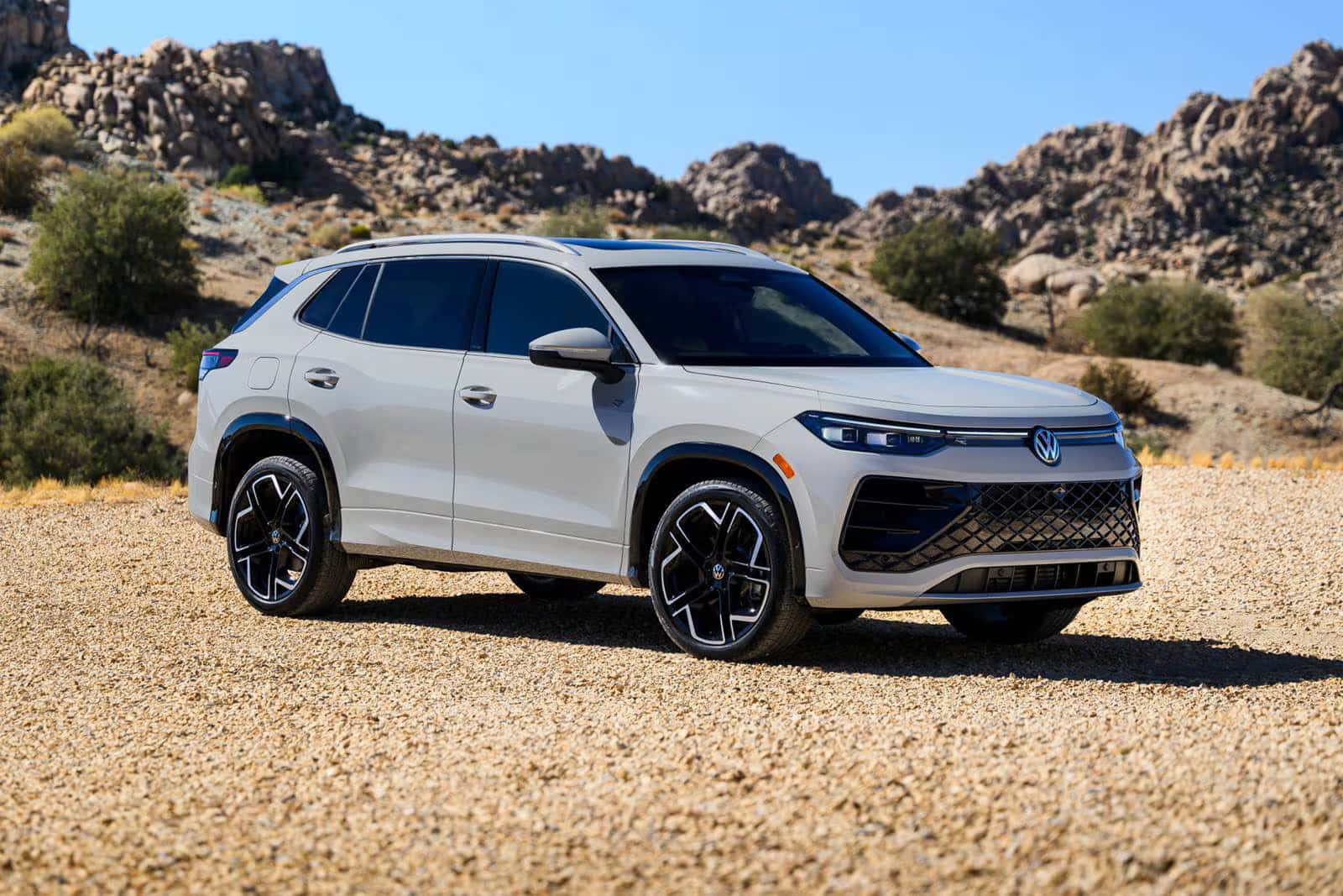 2026 Volkswagen Tiguan vs. 2026 Toyota RAV4 Hybrid