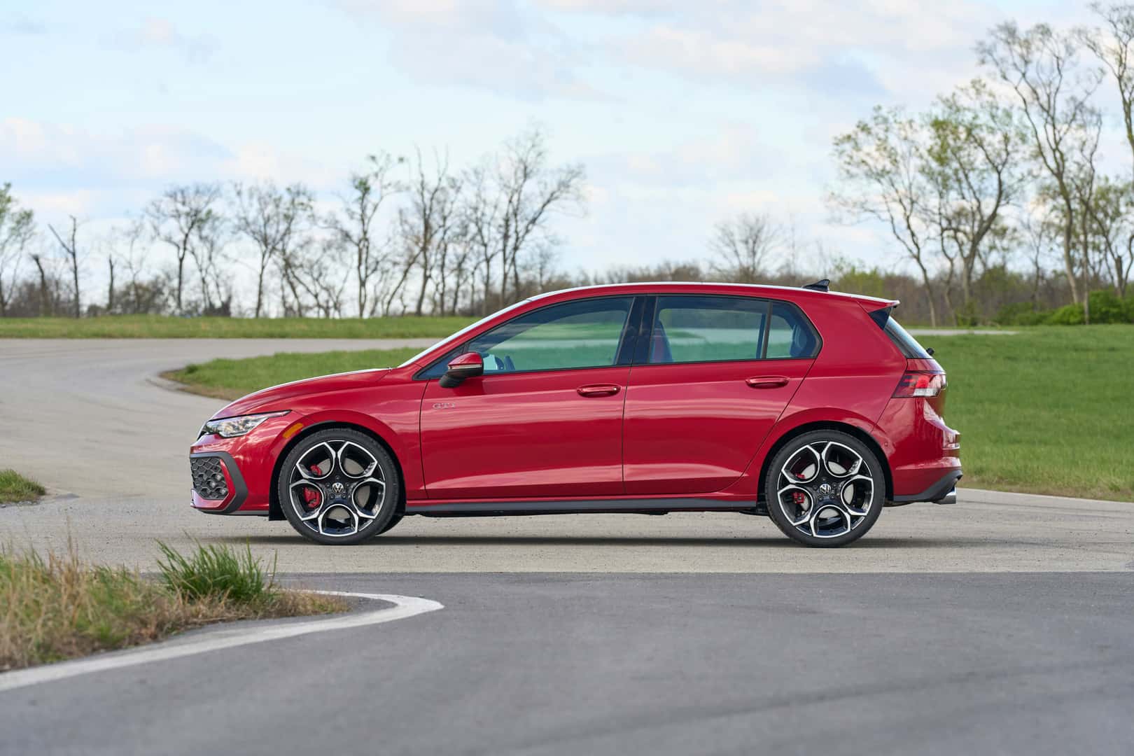 2026 Volkswagen Golf GTI vs. 2026 Honda Civic Si