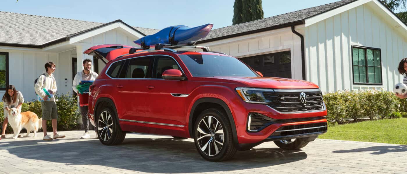 2026VW-Atlas-ExteriorInDrivewayWithKayak