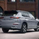 2026MitsubishiOutlanderPlug-InHybrid-exterior-02