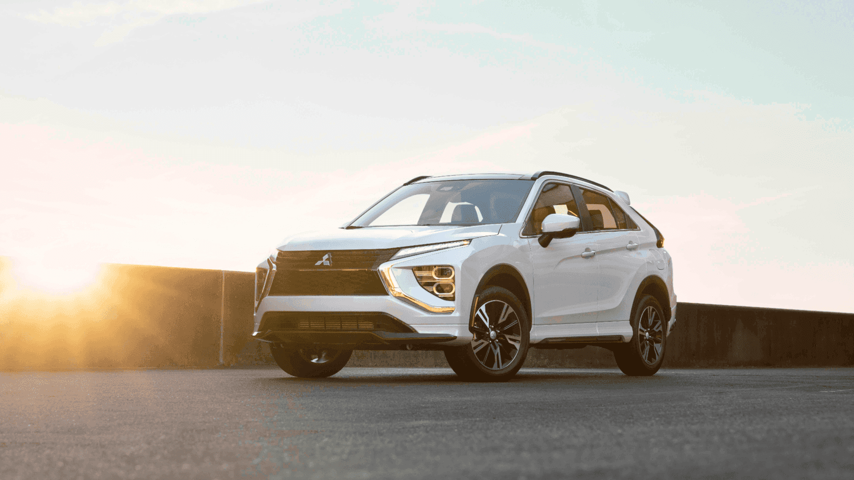 2025 eclipse cross white color sun