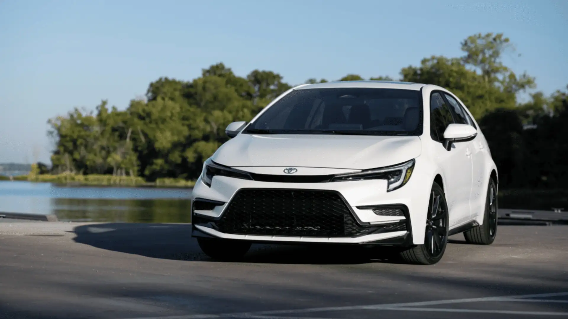 Close-up of the 2025 Toyota Camry center console featuring smooth automatic gear selector and intuitive drivetrain controls.
